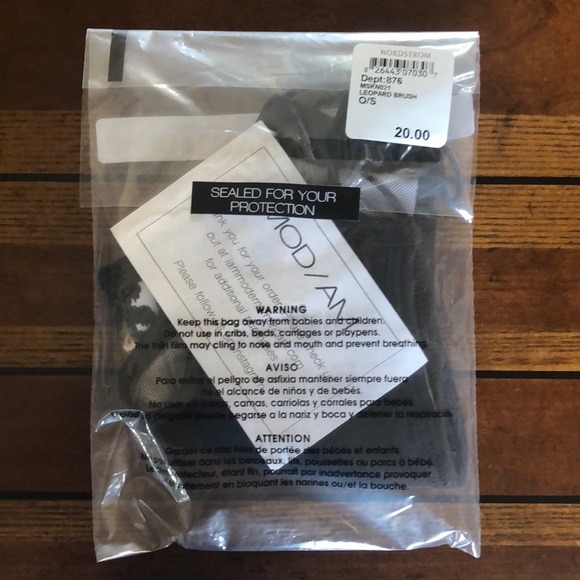 MODERN AMERICAN 2PK MOISTURE WICK MASK MADE USA - Picture 4 of 5